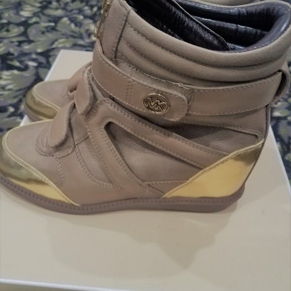 $250 OFF ✅ Michael Kors SKID BOOTIE Dark Khaki Zipper & Velcro ~ 8½ 8.5 ✨ BNIB - Picture 4 of 13